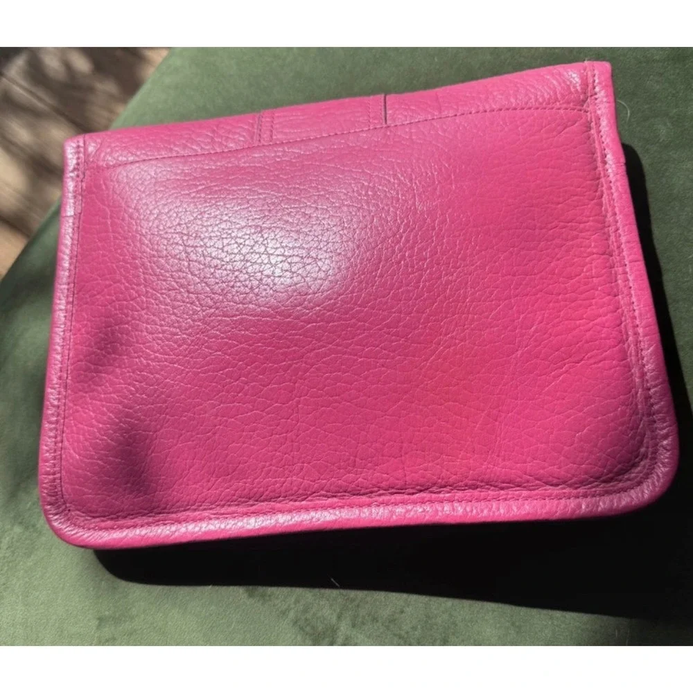 Juicy Couture Pink Pebbled Leather Turn Lock Clutch Bag Gold Hardware Fuchsia
